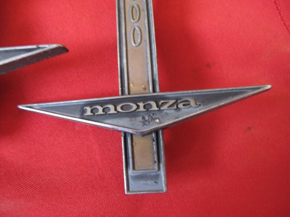 Braunschwerg Vbf エンブレム 1960s Chevrolet Corvair MONZA 900 Side Fender Emblem Badge