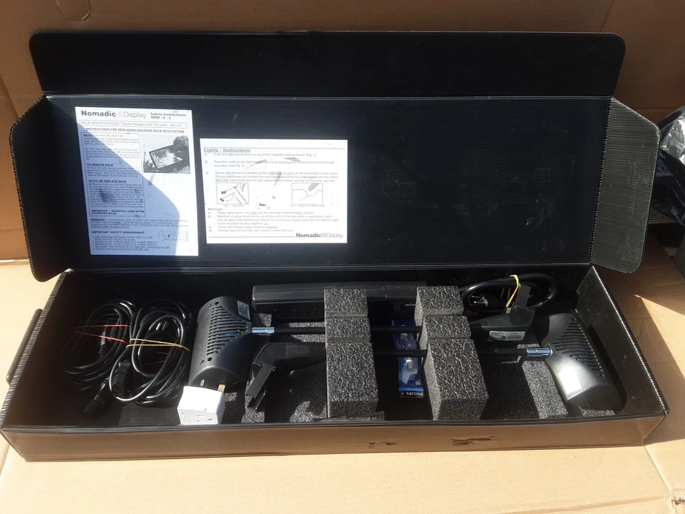 2 X Nomadic Display Type 8900-6, BOXED, ONE HAS A BROKEN BULB.HAS A REPLACEMENT - Image 3 of 4