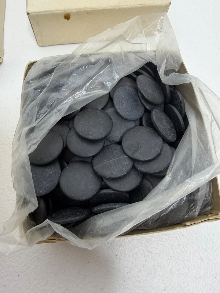 Japanese Go Stone Goishi Game Pieces Set Vtg Genuine Clam White & Tai Chi Black - Image 4 of 4