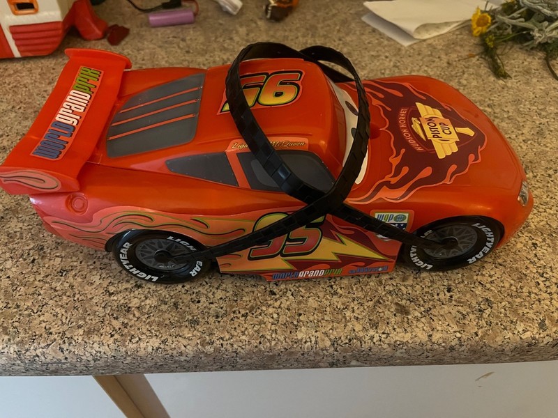 RARE Pixar CARS Lightning McQueen Kid's Picnic Basket/Lunchbox Disney Parks 11"