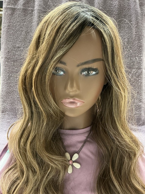 Chic Lifestyle Luxury Wig: Elliana