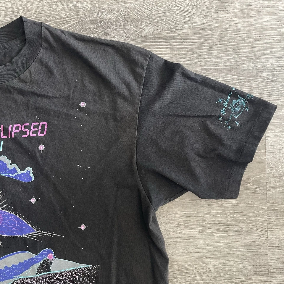 Camiseta De Colección XL Totalmente Eclipsada Hawaii 11 de Julio de 1991 por Ken Charon Puntada Única Foto 3 de 4