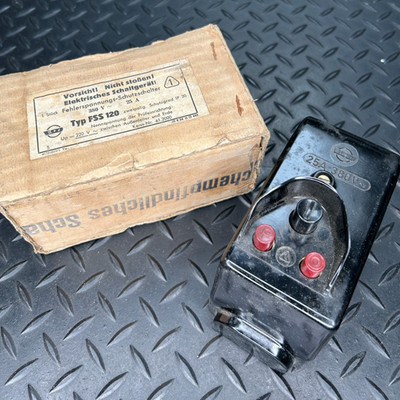 DDR ESD Fehlerspannungs-Schutzschalter Typ FSS 120 380V 25A Bakelit Schalter