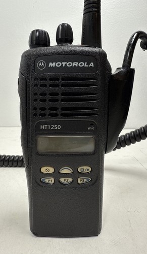 Motorola HT1250 VHF 136-174MHz Radio AAH25KDF9AA5AN ze skórzanym etui - Zdjęcie 2 z 13