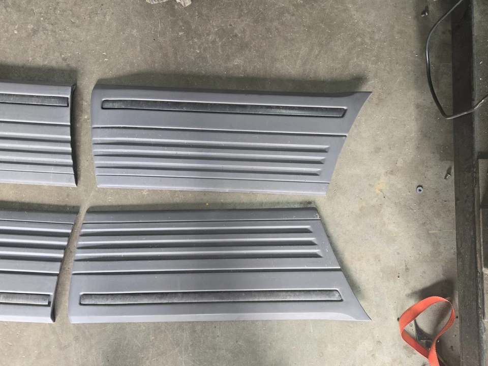 Complete Set 1994 JEEP GRAND CHEROKEE LAREDO DOOR TRIM MOULDING - Image 3 of 4