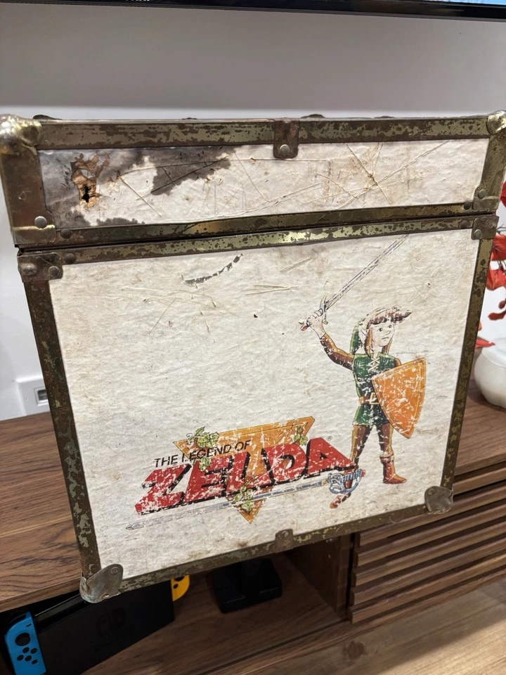 Vintage 1980s Nintendo Super Mario/Zelda Wooden Chest - Image 4 of 4