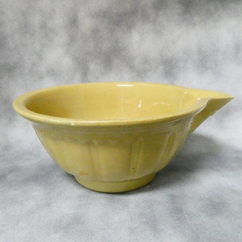 Vintage 9" Yellow Ware Batter Mixing Bowl Spout