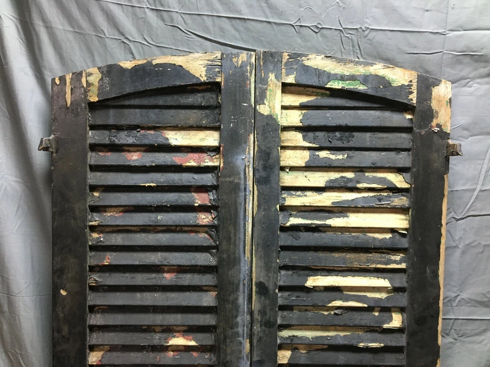 Par de persianas antigas de arco 15x68 para janela de casa madeira surradas 530-22B - Imagem 3 de 4