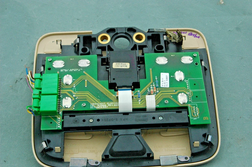 Luz domo Volvo XC70 V70 1999-2003 con techo corredizo beige OEM 9168160 Foto 3 de 4