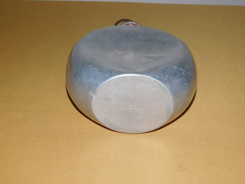 VINTAGE 8 3/4" HIGH ALUMINUM MIRRO CANTEEN - Picture 6 of 8