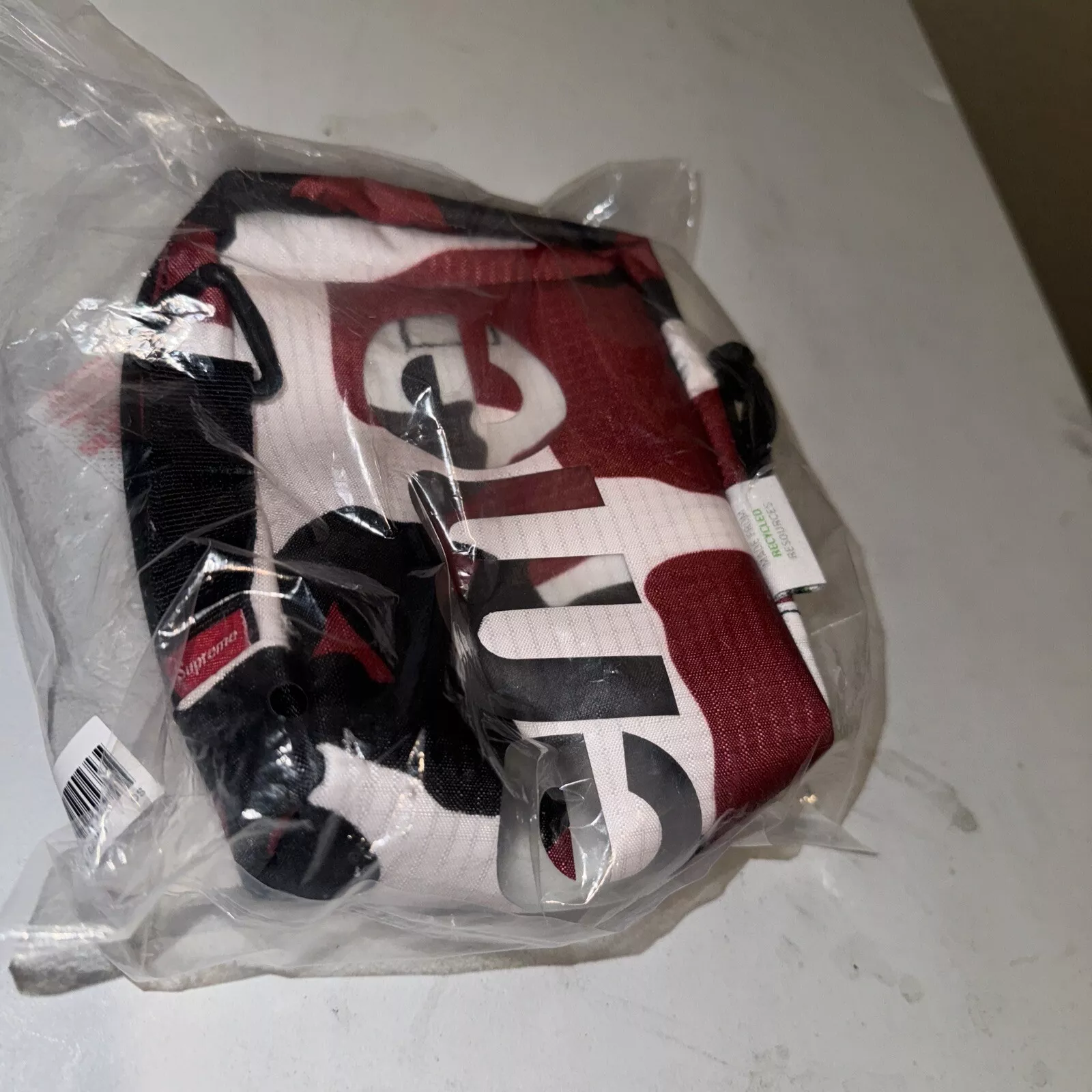 NEUF Sac à cou suprême camouflage rouge SS21 100 % authentique EN MAIN !
