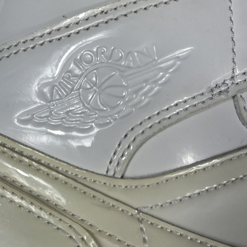 Nike Air Jordan 1 Mid Triple White Sneakers Womens Size 6.5 Retro BQ6472-111 - Picture 13 of 13