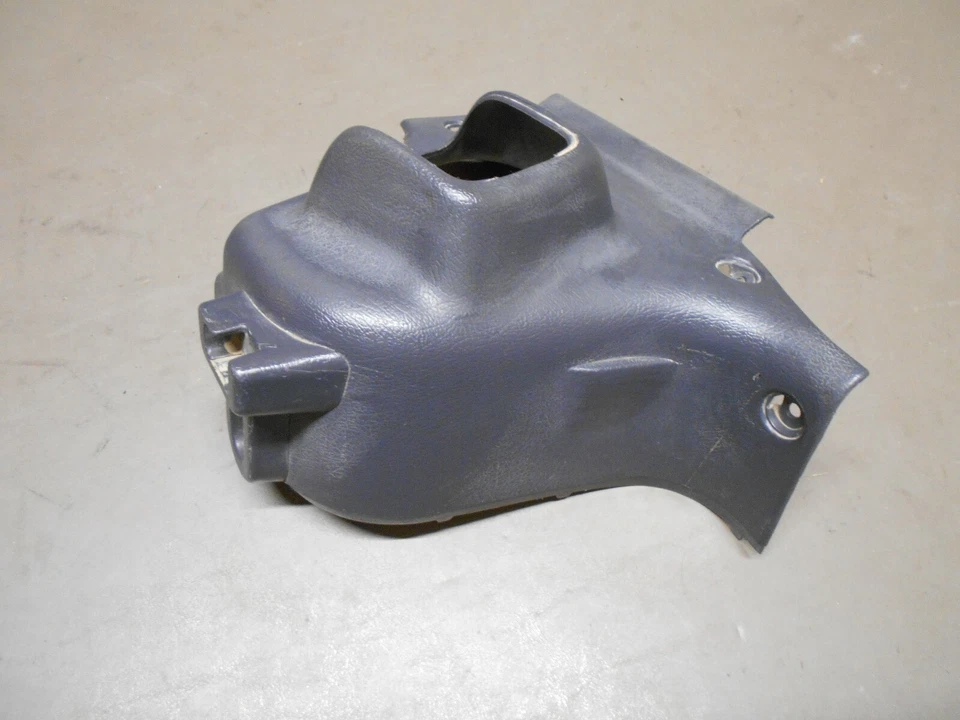 90-93 Geo Storm Station Wagon Wagonback Dark Grey RH Rear Seat Belt Trim Panel Foto 2 de 4