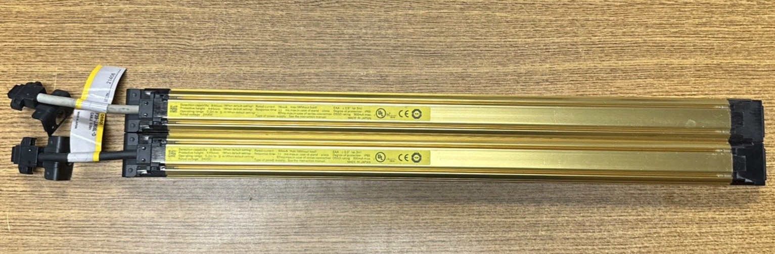 OMRON F3SJ-A0445P30-D & F3SJ-A0445P30-L LIGHT CURTAIN EMITTER & RECEIVER *USED*