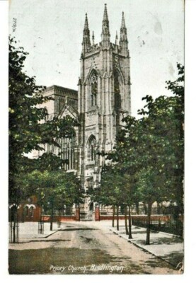BRIDLINGTON, YORKSHIRE - DIE PRIORYSKIRCHE FARBIGE POSTKARTE (1906)