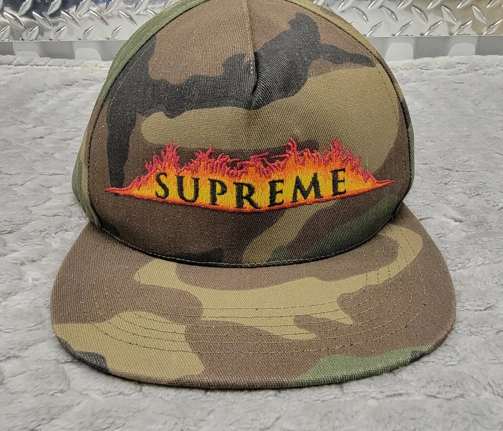 Casquette chapeau camouflage bois 5 panneaux Supreme Annihilation 17 SS boîte logo neuf
