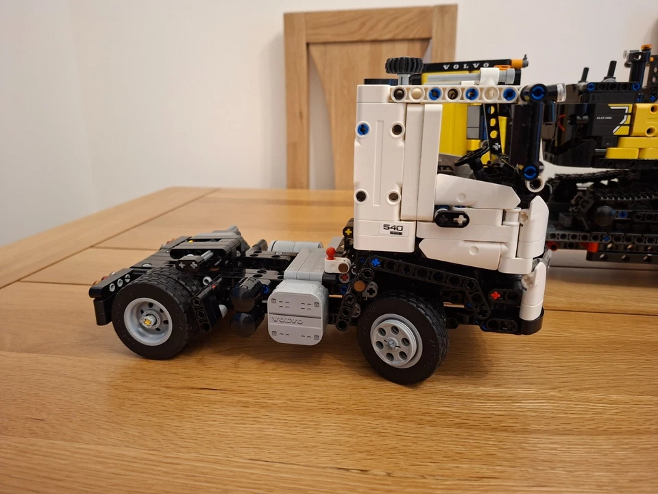 LEGO Technic 42175 Volvo FMX Truck & EC230 Electric Excavator, photo 2 of 5