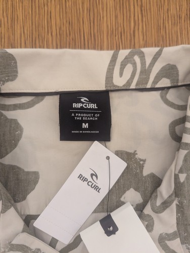 Rip Curl Shirt Button Up Short Sleeve Mens Size Medium Tan Flower Beach Hawaiian - Picture 9 of 15