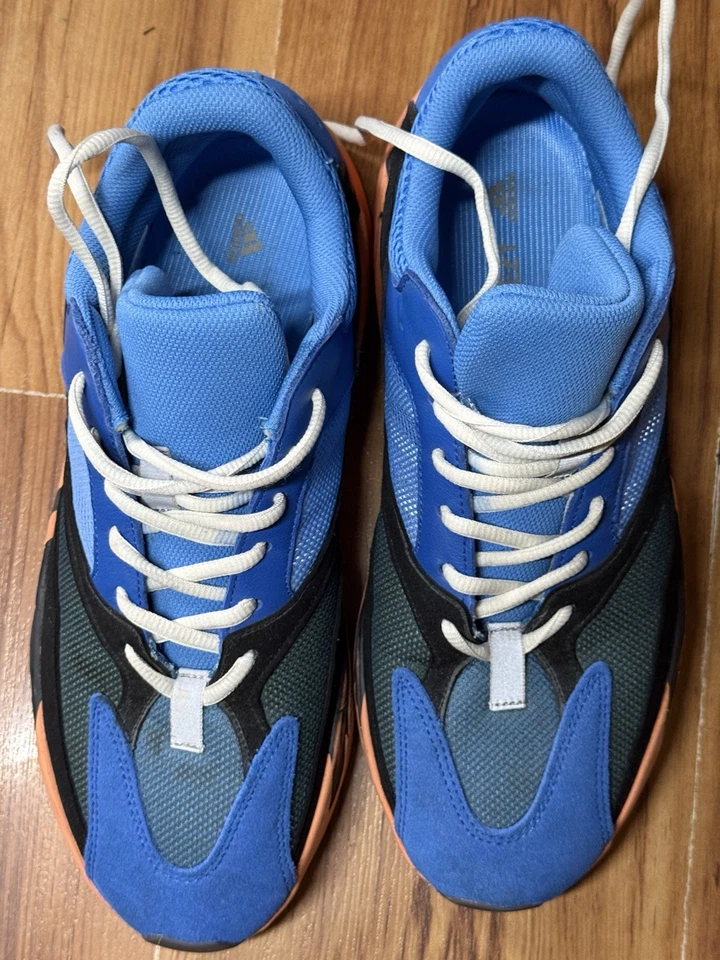 ADIDAS YEEZY BOOST 700 AZUL BRILLANTE Foto 2 de 4