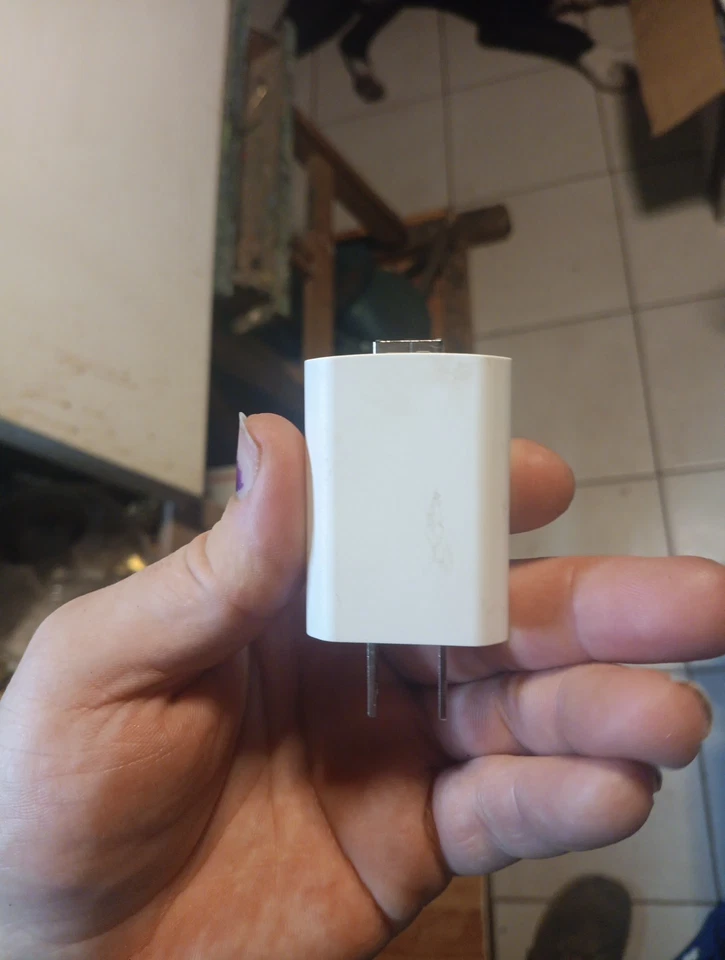 Adaptador de viaje cargador de pared USB único ZTE 5V/1A, modelo STC-A51D-Z. Foto 4 de 4