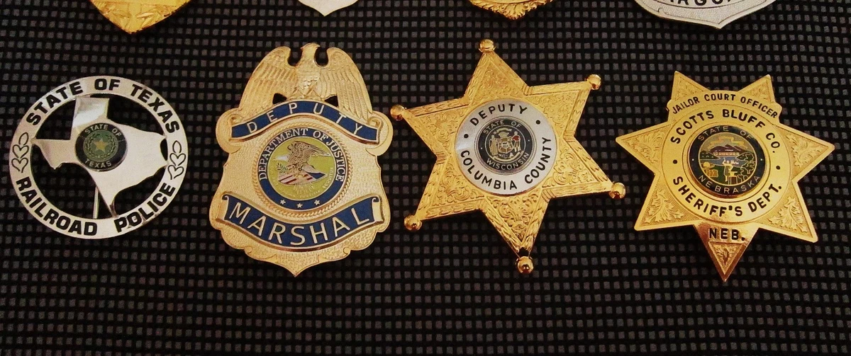 Obsolete badges, choose 6 x badges from 8 / 6 Abzeichen von 8 auswählen