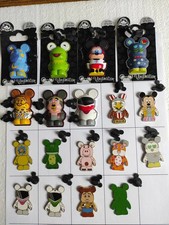 Lot de 18 Pin's Disneyland Vinylmation
