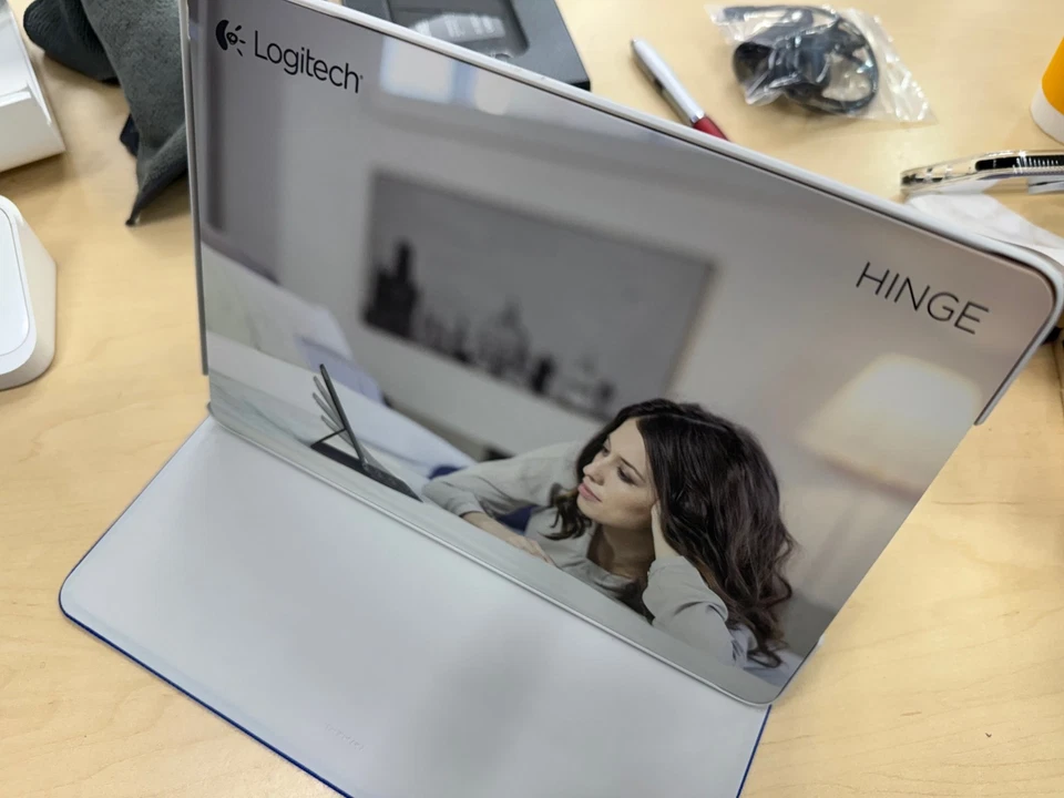 Logitech Slim Hinge Flexible Folio Case for 9.7" iPad Pro / iPad Air 2 in Red - Image 4 of 4