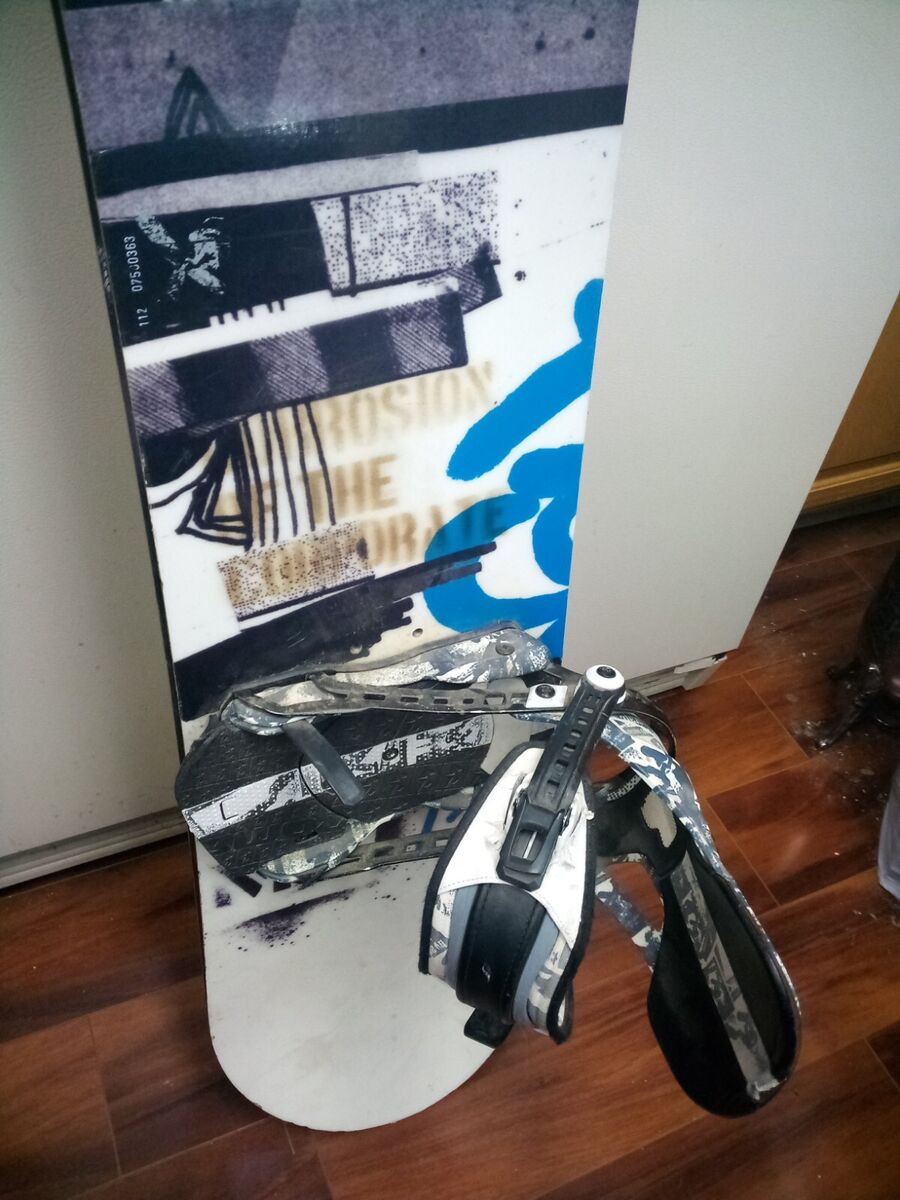 ROME AGENT SNOWBOARD CORROSION OF CORPORATE SIZE 151 CM WITH ROME AGENT SNOWBOARD CORROSION OF CORPORATE SIZE 151 CM WITH