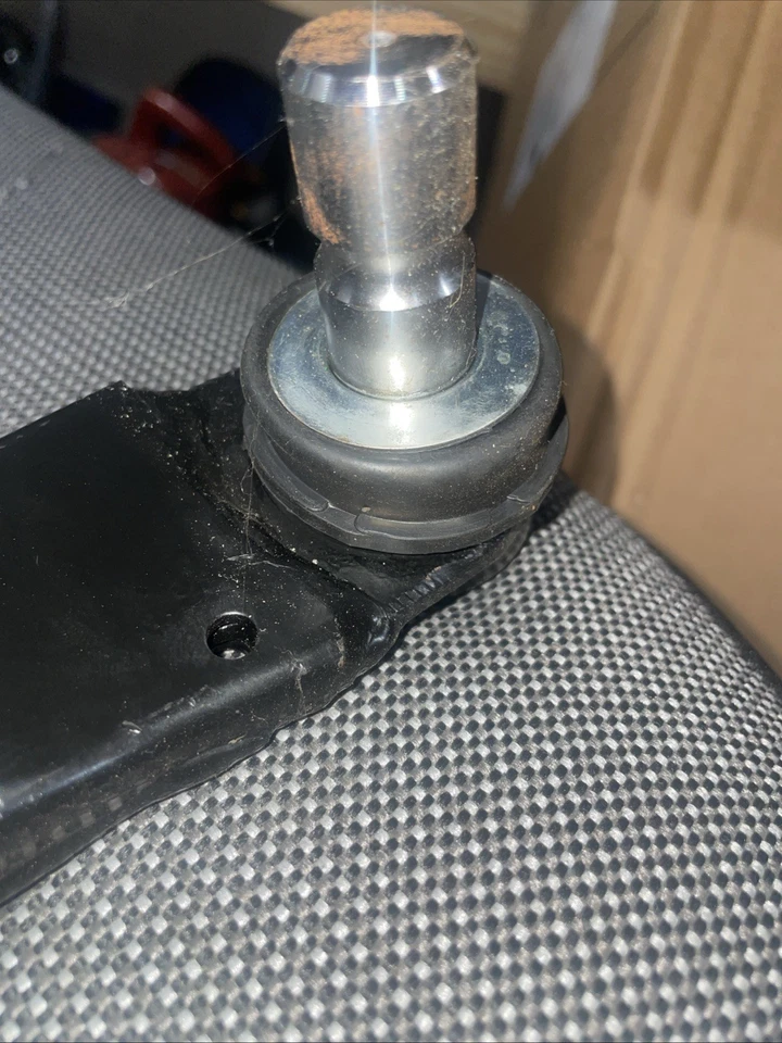 2017 Chevrolet Impala Front Lower Control Arms & Balljoint Driver & Passenger - Image 3 of 4