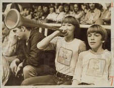 1975 Press Photo Charlotte Checkers hockey fans Wayne and Scott Edwards