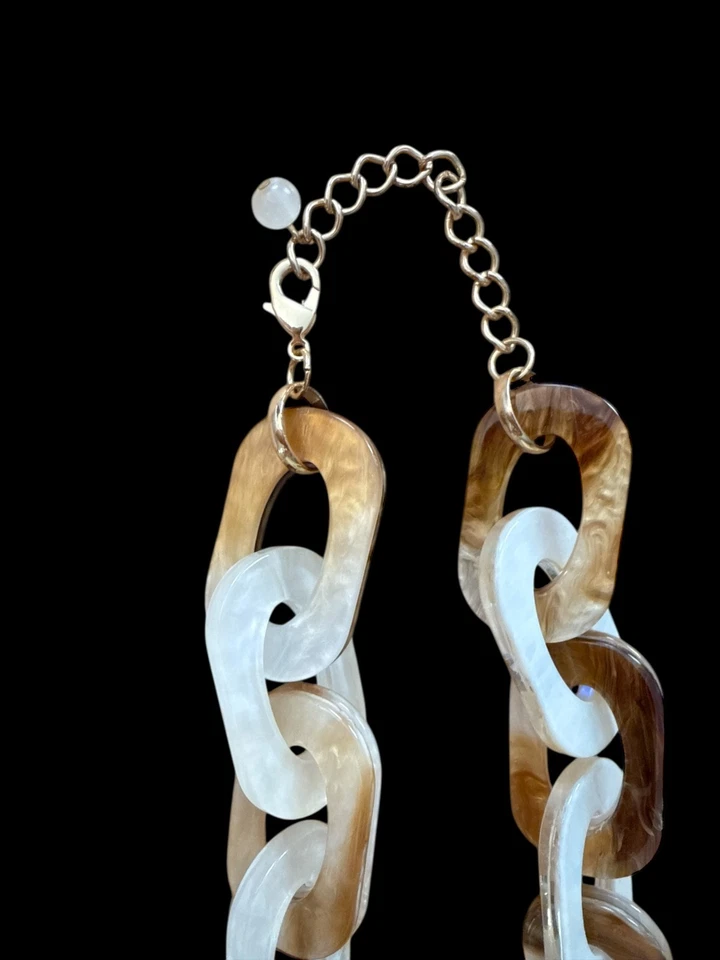 Collar grueso de eslabones de acrílico en cadena llamativa marrón tortuga y blanco perla Foto 3 de 3