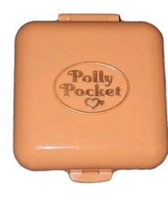 Vintage 1993 Bluebird Polly Pocket Town House Compact w/ Doll  Dog Figures