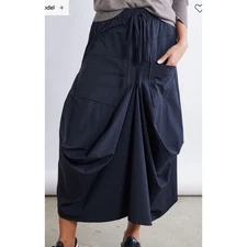 ruti Midi The Go-To Skirt Drapey Parachute Pockets Size M/L Black 