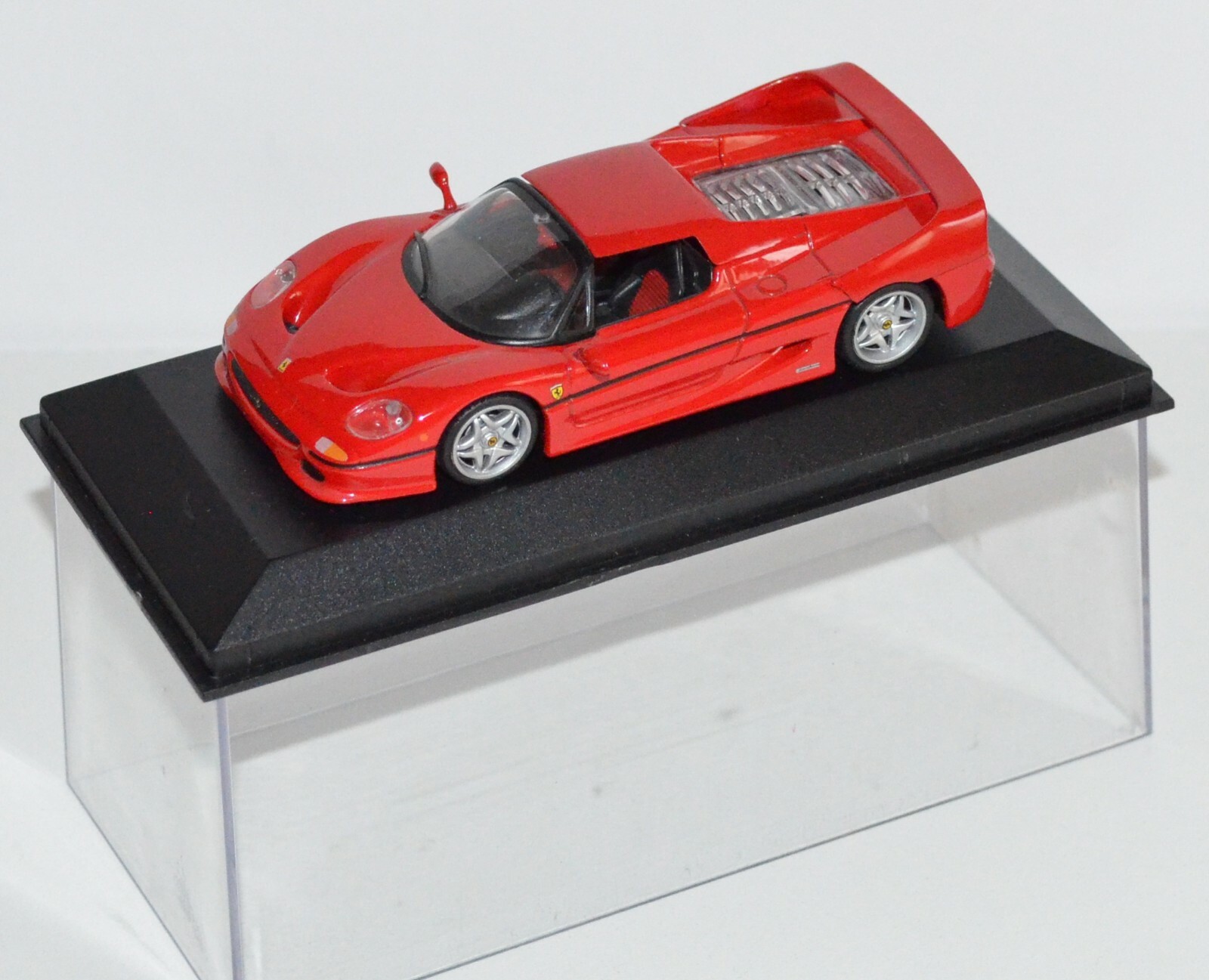 Ferrari F50 Minichamps l'idee cadeau idéale pour passionné d'automobile