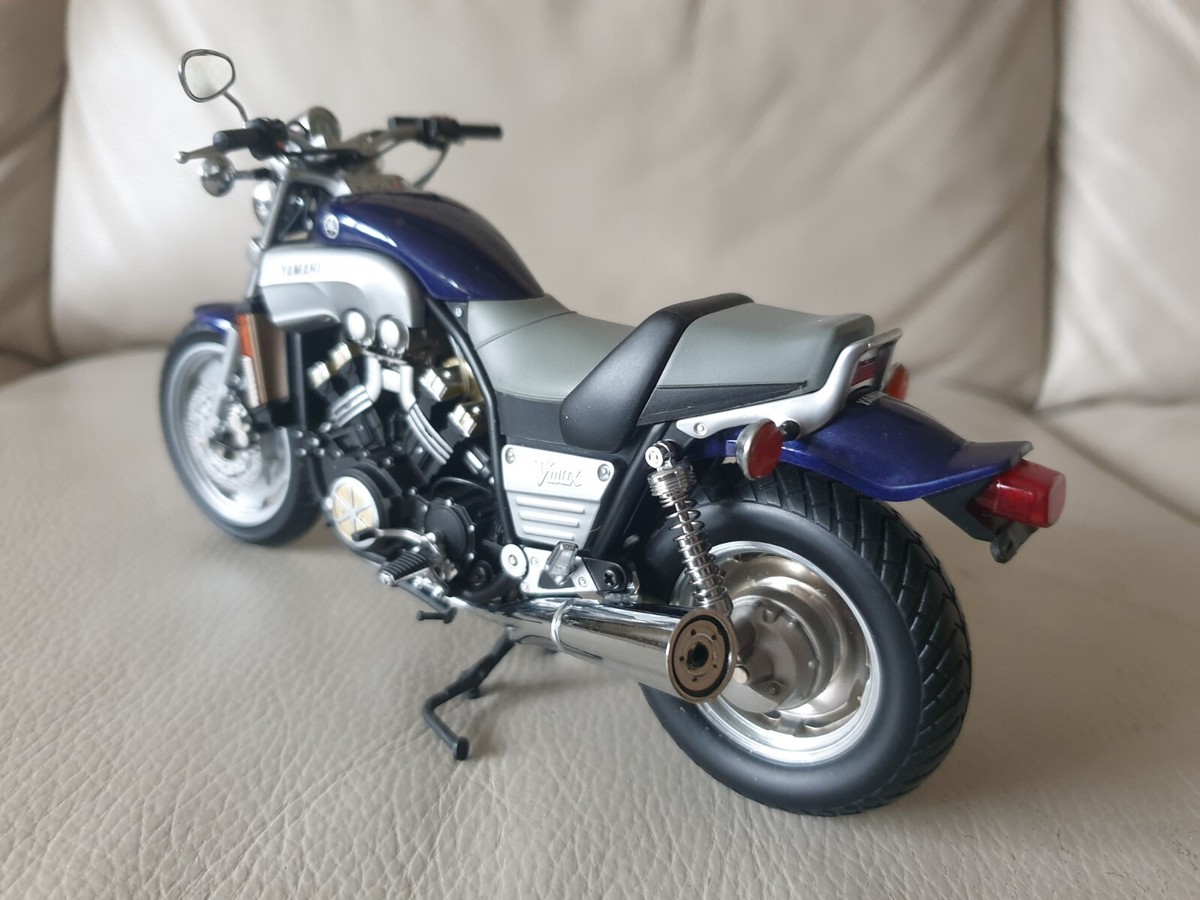 オートバイ・バイク Yamaha Vmax 1993 Blue ?media_id=1425552915383475