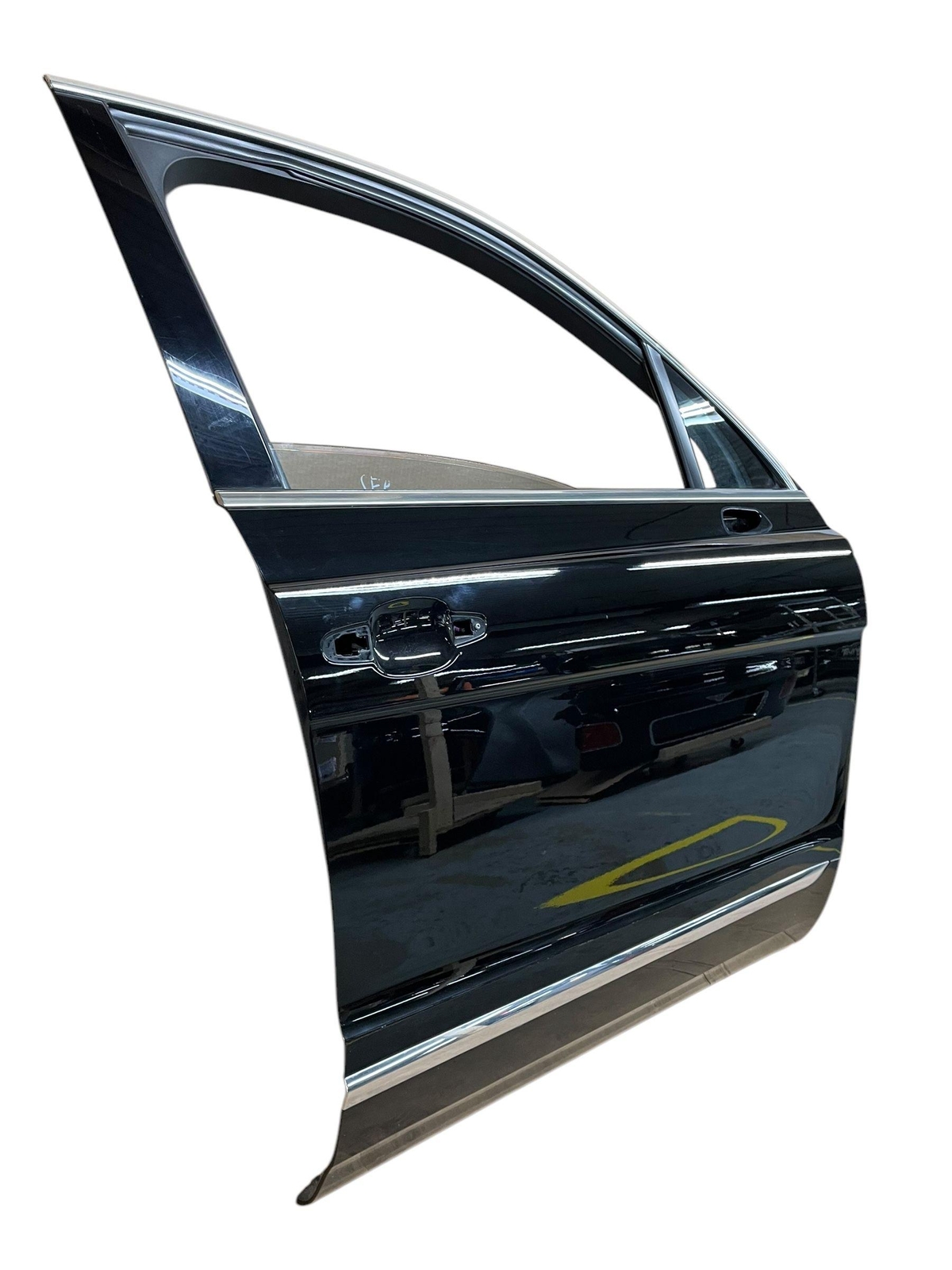 2018 BENTLEY BENTAYGA FRONT RIGHT SIDE DOOR W/O MIRROR & HANDLE W/ WINDOW GLASS