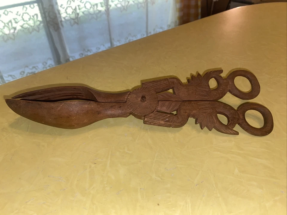 Pinzas para ensaladas talladas a mano vintage de roble Foto 2 de 4