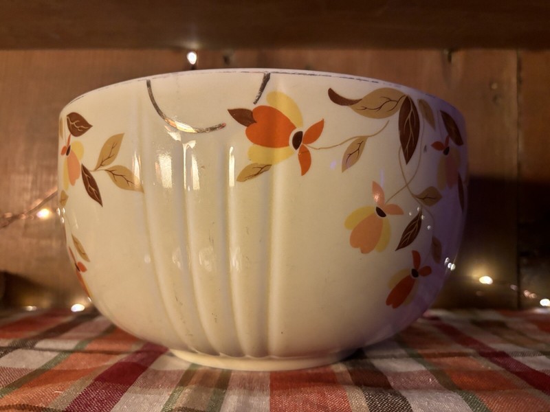 HALL CHINA - VINTAGE JEWEL TEA MID-CENTURY AUTUMN LEAF LARGE 9” BOWL