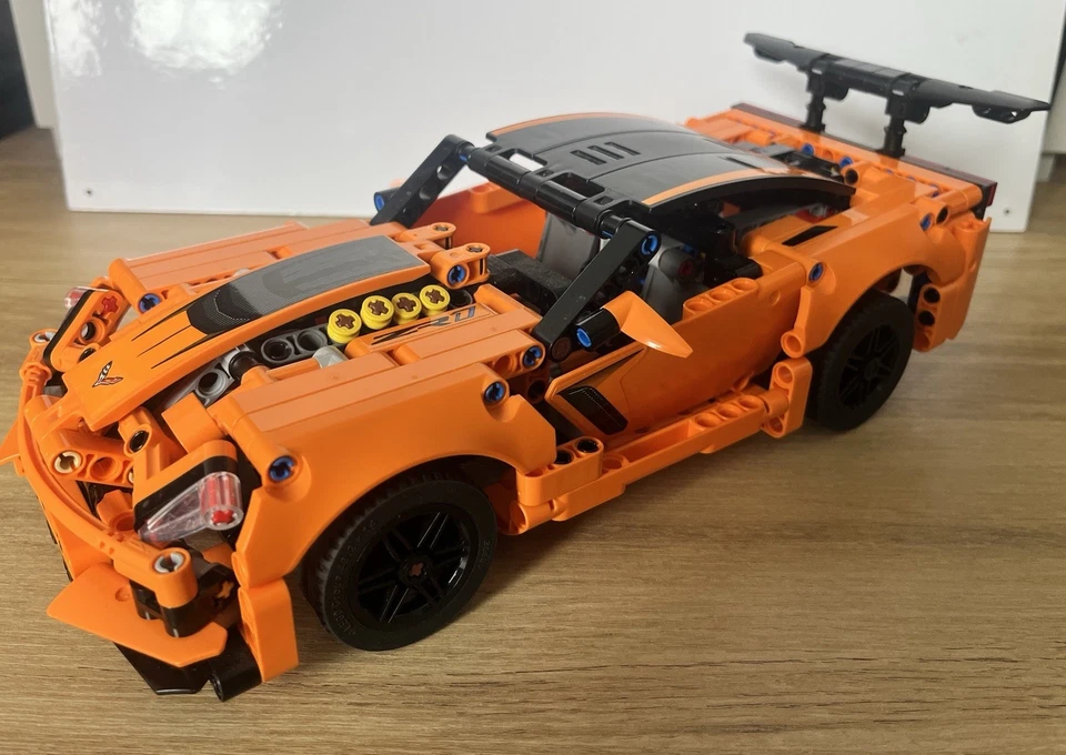 LEGO Technic 42093 Chevrolet Corvette ZR1, photo 4 of 4