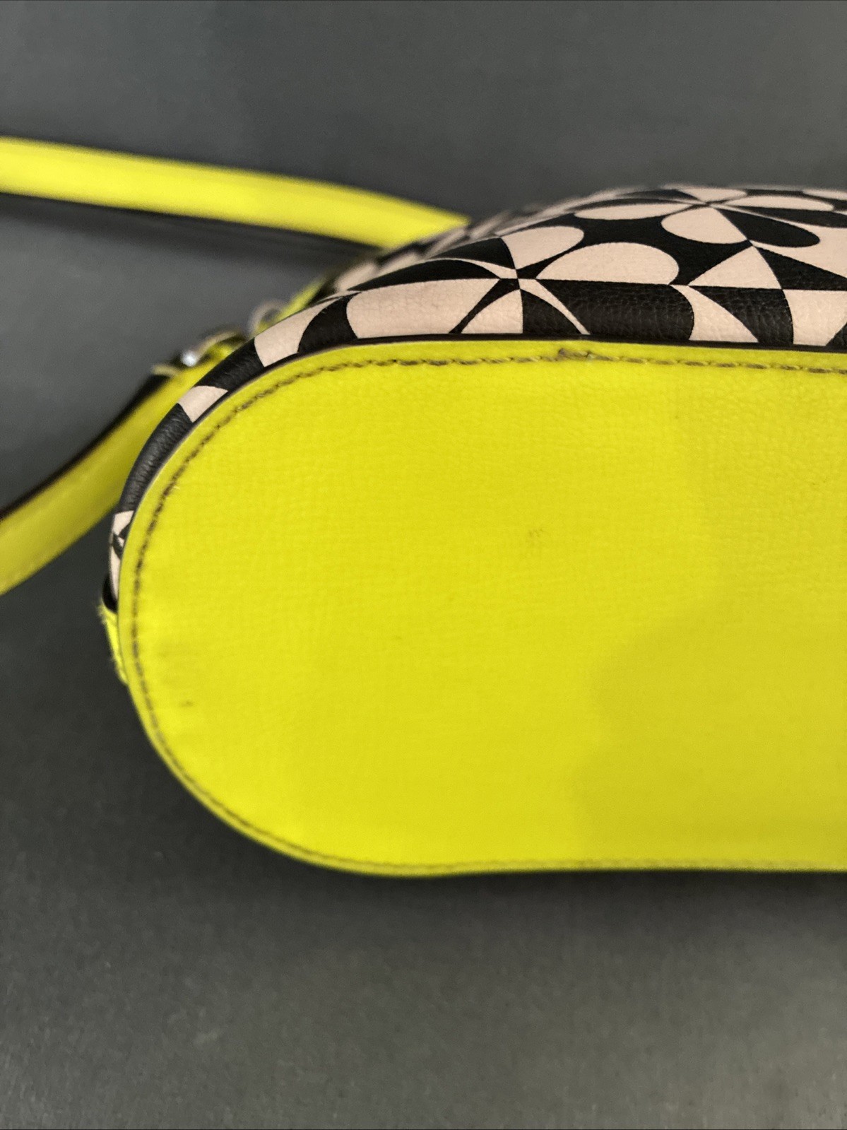 KATE SPADE HOLLIE GEO CLOVER DOME CROSSBODY  HANDBAG YELLOW BLACK WHITE thumbnail 4