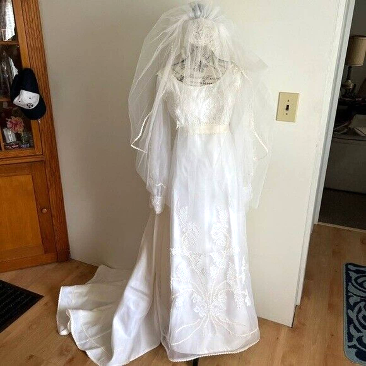 Vintage 1975 Virgin white Wedding dress with embroidered lace beaded detail Vintage 1975 Virgin white Wedding dress with embroidered lace beaded detail