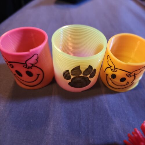 Colourful MINI toy lot, 4 3" dinos, 3 small 2" plastic slinkys - Canadian seller - Bild 4 von 4