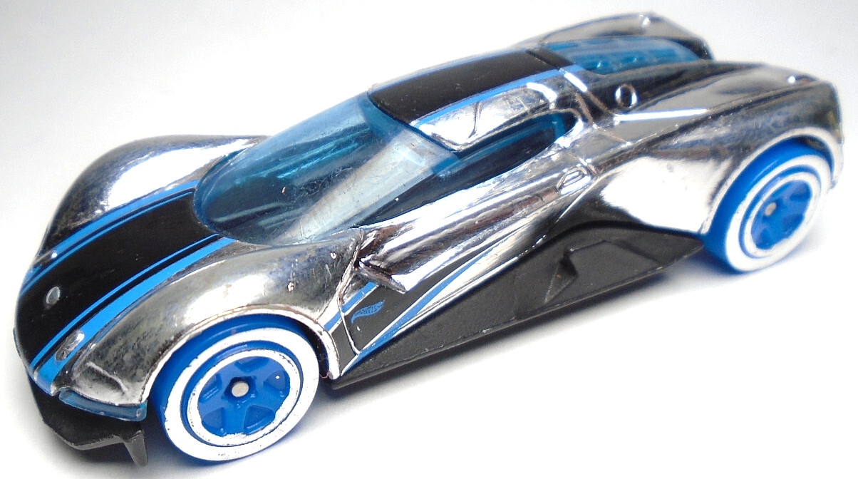 2017 HOT WHEELS CRESCENDO SILVER / CHROME 1:64 DIECAST 3" CAR WITH BLACK & BLUE