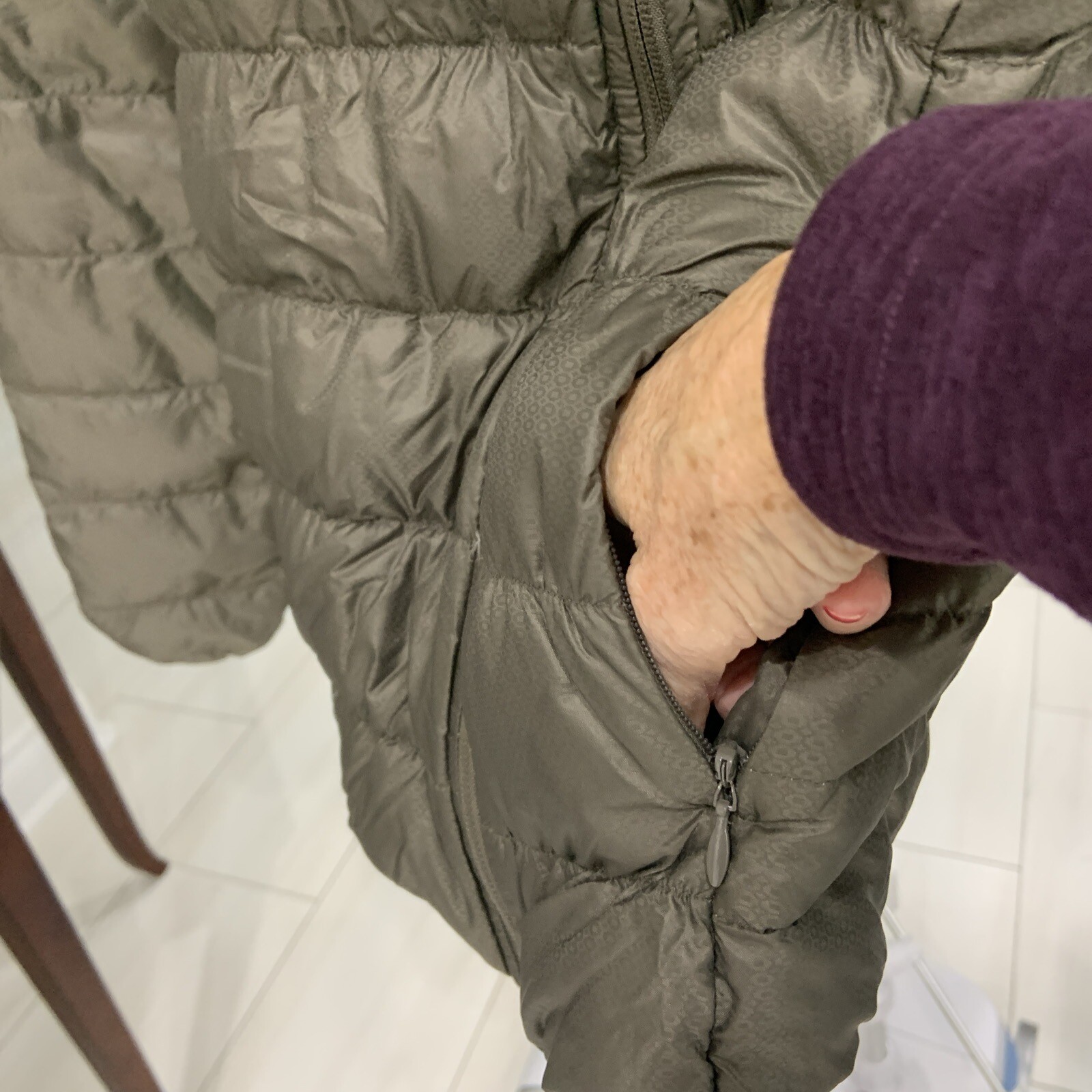 Athleta Down Jacket Lightweight Quilted Winter Si… - image 3