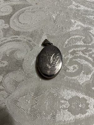 Sterling Silber Medaillon, ohne Monogramm, 8,7 Gramm, Blume geätzt