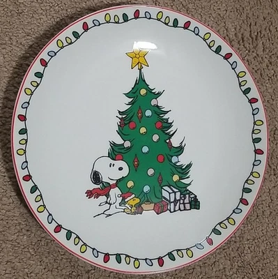 GIBSON Peanuts Holiday CHRISTMAS Ceramic 10.4" Dinner Plates Snoopy Tree New