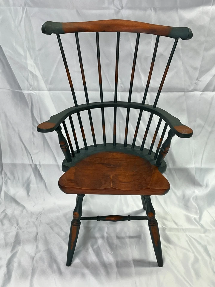 Par de sillas de muñeca Windsor vintage sillones de madera en miniatura decoración de granja 15" Foto 3 de 4
