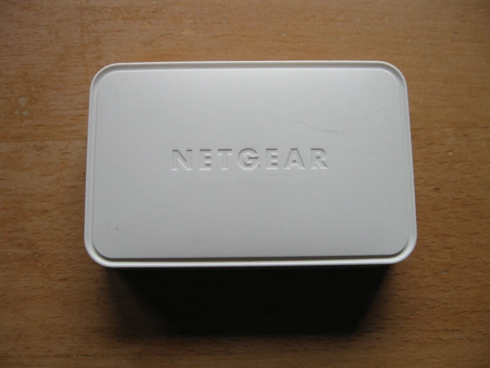 NETGEAR, PS 205v2, 5 port fast ethernet switch