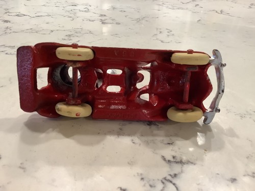 Hubley Cast Iron Vintage 4.75" Red Fire Truck 2230 Rubber Tires - Picture 8 of 12
