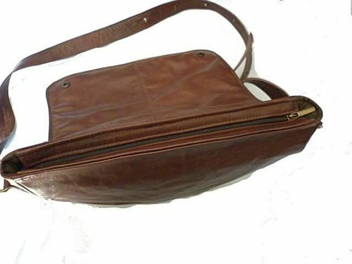 BOLSO MENSAJERO POSTINO EN CUERO GENUINO, MOD: GIO MEDIUM - AMARANTO - Imagen 3 de 4